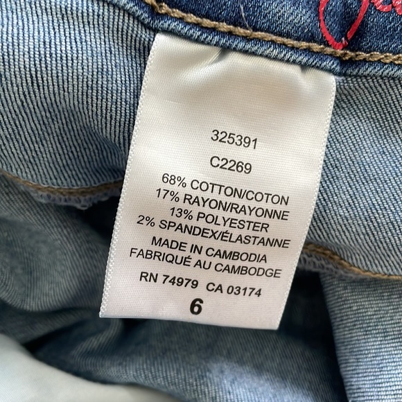 SALE! Stretchy Straight leg jean capris - Picture 3 of 3